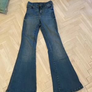 Utsvängda jeans från drdemin  - Bra skick.