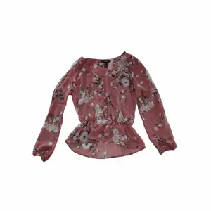 🌸The Perfect blouse for the moment!🌸