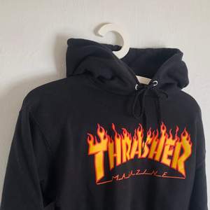 Thrasher hoodie som inte används längre. Sparsamt använd och är o bra skick. Skriv för bilder på🌸 🥰