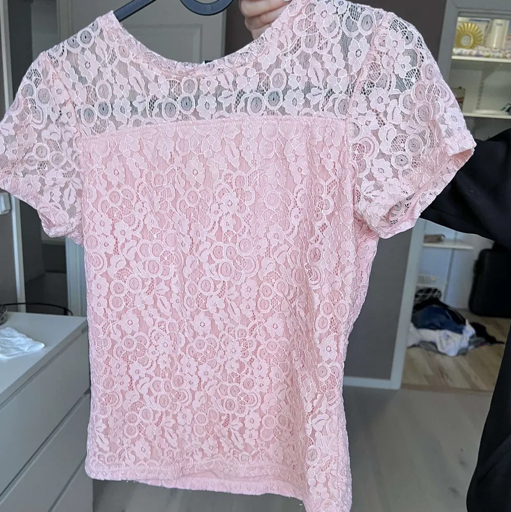 Jötte gullig rosa t-shirt i storlek XS/S som passar fint till sommaren.. T-shirts.