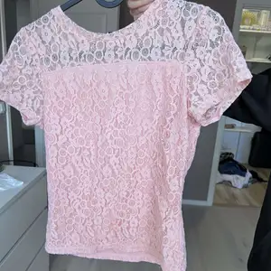 Jötte gullig rosa t-shirt i storlek XS/S som passar fint till sommaren.