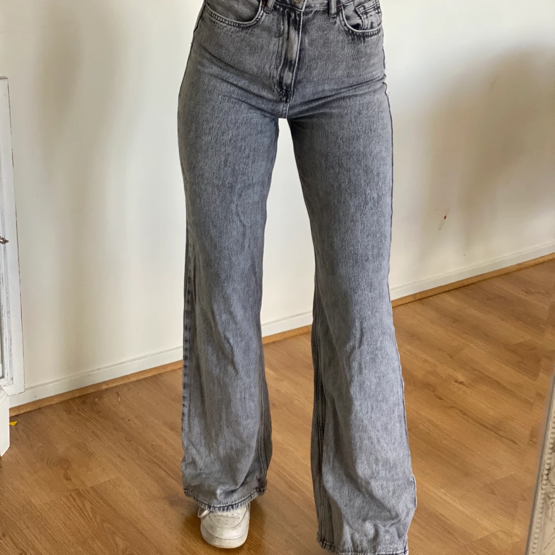 Gråa jeans 