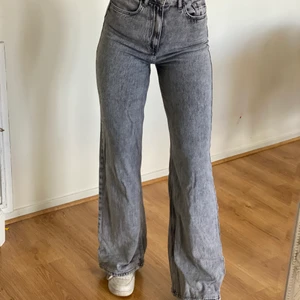Gråa jeans  - Använda Fåtal gånger. Storlek 36