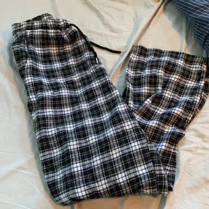 Mysbyxor från shein i storlek L  - Sköna och fina byxor men jag skulle säga att dem är en M. Endast testade! 