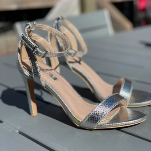  Lost ink stl 37 - Helt nya lost ink heels i stl 37. 