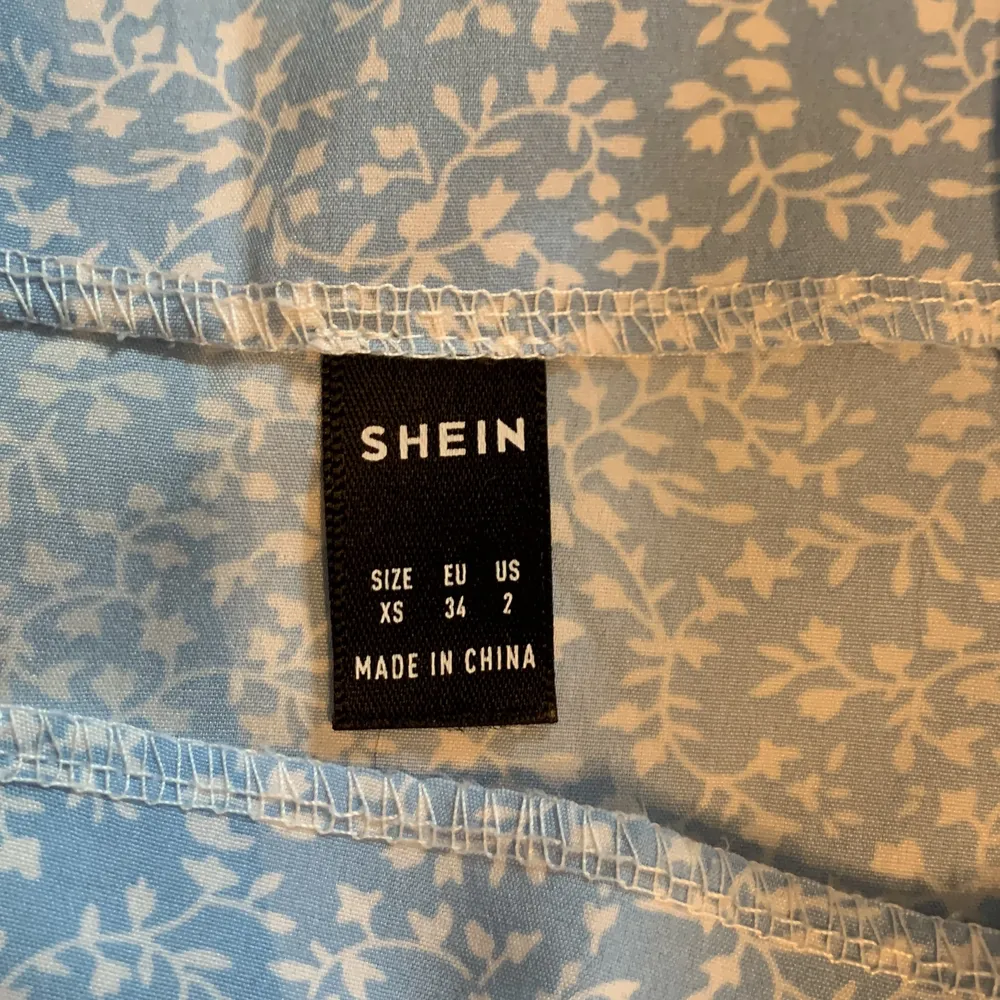 En kjol från SHEIN aldrig använt, fler frågor så är de bara att skicka.. Kjolar.
