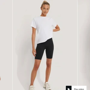 Cykelbyxor - Helt oanvända cykelbyxor från NAKD! Super snygga, men tyvärr förliten storlek för mig. Säljer för 100kr, köpare står för frakt💗