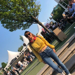 150kr . Använd bara 4gånger  - Jätte blus som användes knappt. Jag tog bort märker och minns inte vilket affär köpte jag.   Det är väldigt fint . Storlek S