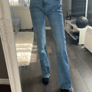 Snygga långa jeans - Dessa jeans kommer från zalando och använt cirka 5 gånger.  Jag är 169 cm o byxorna är i st eu36