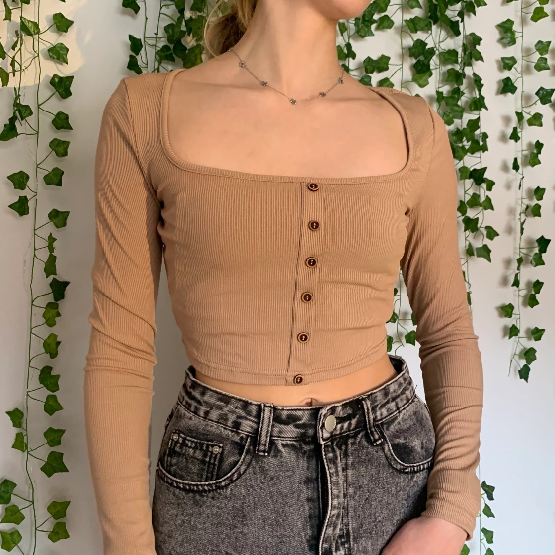 Beige långärmad med knappar