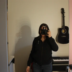 Sail racing zip hoodie  - Köpt på kids brandstore och är i bra skick. Säljer för det är inte min stil längre. Kostar ca 1000kr ny