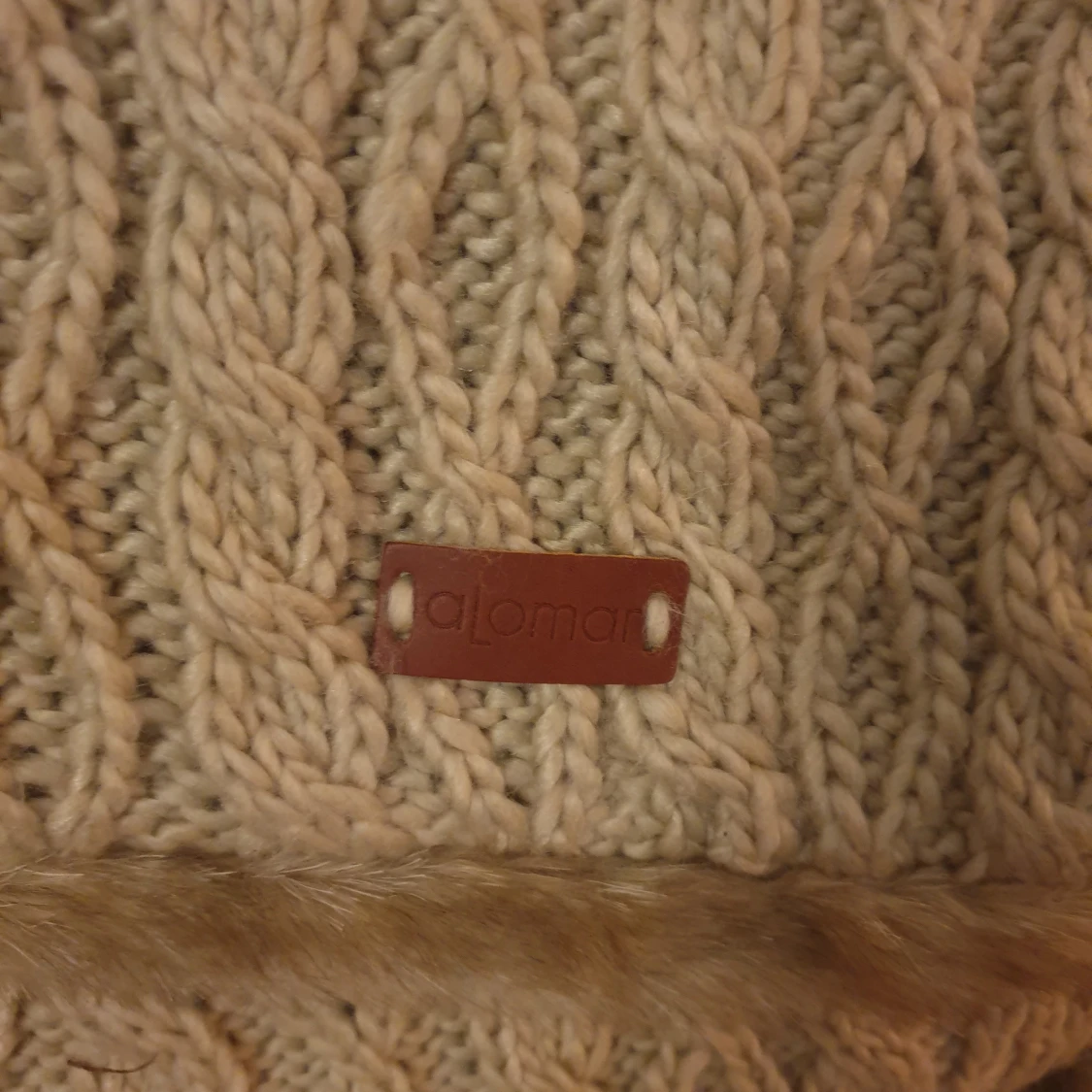 En stickad mysig väska aldrig använd - 91