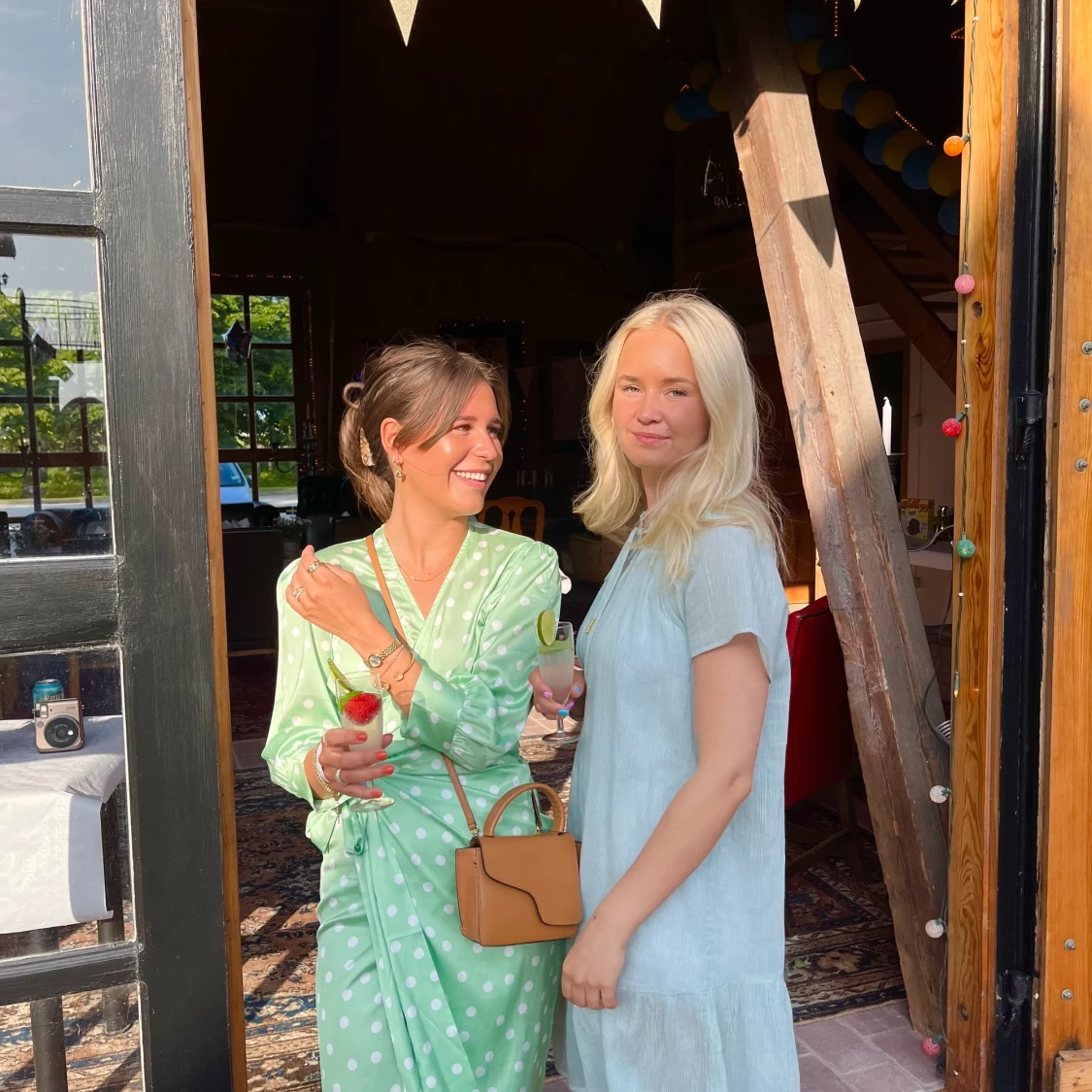 Drömmig prickig klänning  - 90