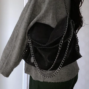 Stella McCartney liknande väska - Hej, säljer min Stella McCartney liknande väska som är i bra skick👍 startade en budgivning eftersom många var intresserade så lycka till❤️💕