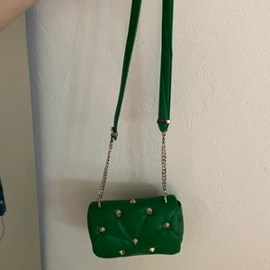 Vöska - Säljer denna fina väska i nytt skick då den inte används så mycket💗