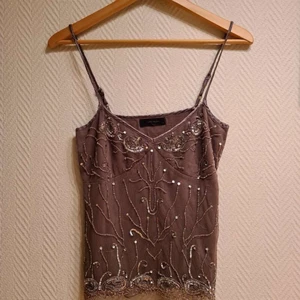 Y2k/fairygrunge linne - Superfint linne med lite Y2k/fairygrunge stil. Säljer då den inte passar mig så bra :/  Frakt tillkommer. Vid flera intresserade blir det budgivning🤎 