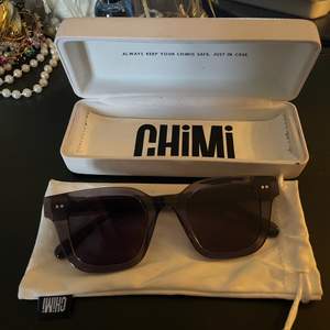 Chimi eyewear i modellen 04. Färgen är blå men säljs inte längre (har jag för mig). Nypris 1199kr