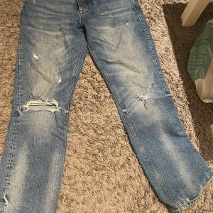 River Island - Säljer mina byxor som är för små, storlek 32/32. Byxorna är i nyskick o knappst aldrig använda. Pris kan diskuteras