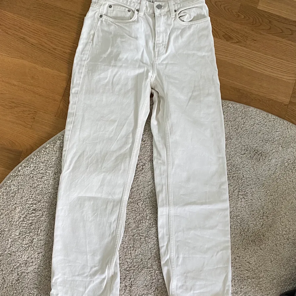 Weekday voyage jeans, storlek 34, nypris 500kr💗. Jeans & Byxor.