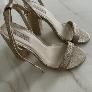 Glitter klackar - Pris kan diskuteras 