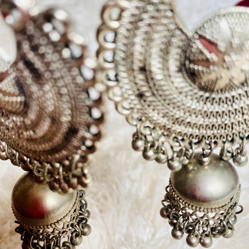 Earrings from India  Condition: New Material: silver colored stainless steel earrings . Accessoarer.
