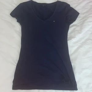 Tommy hillfiger tisha - Mörkblå t shirt från Tommy hillfiger