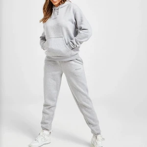 mckenzie - Världens skönaste & snyggaste mjukisbyxor från mckenzie, råkade köpa hem 2 stycken exakt likadana så säljer ena paret. Nypris 360kr, säljes för 200kr.