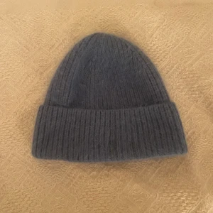 FWSS mössa - Fin och jättegosig slutsåld (!) mössa i nyskick perfekt till hösten 💗  Skriv för fler bilder  Ordinarie pris - 1200kr