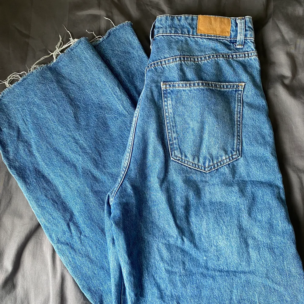 Vida Jeans från stradivarius - storlek 42 men sitter som 38, långa i benen . Jeans & Byxor.