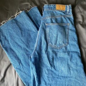 Stradivarius jeans - Vida Jeans från stradivarius - storlek 42 men sitter som 38, långa i benen 