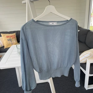 Tröja från mango  - Ljusblå lätt stickad tröja från mango i storlek S. Superfin men har tyvärr inte kommit till användning💘 skriv om du har några frågor eller vill diskutera priset!