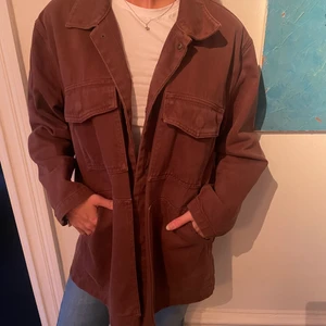 Jeans jacka  - Oversized brun jeansjacka från Nakd. Sjukt najs till hösten! 