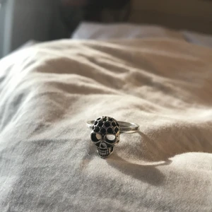Ring 💍😍👍 - Säljer nu denna super fina döskallering helt oandvänd och väldigt bra skick👍😍😽