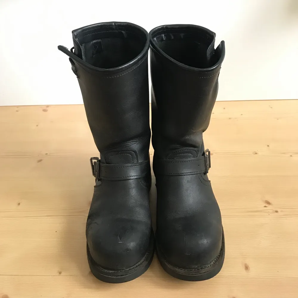 Säljer nu dessa äkta Primeboots i storlek 36! De är använda, men har fortfarande mycket kvar att ge. Bekväma och snygga. Köparen står för frakten❤️🥰. Skor.