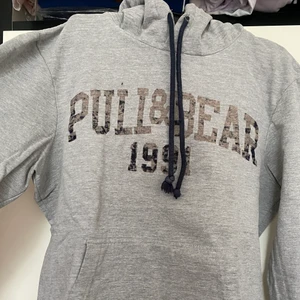 Hoodie - En använd hoodie från pull&bear men den är inte trasig någonstans, jätte skön! 
