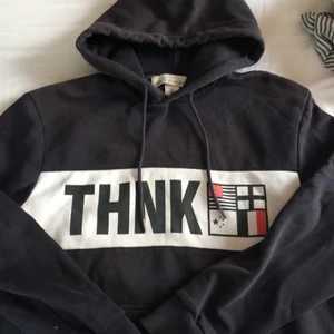 H&m  - Säljer den för andvänder ej den är i bra skick och tvättas såklart innan, har knappt andvänt. Kan mötas upp och skicka iväg den till dig 