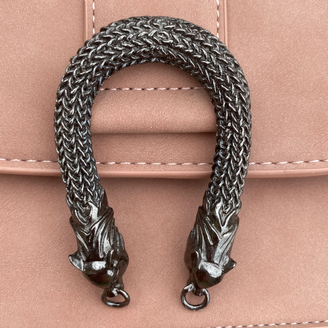 NY axelväska med lappar Ginatricot  - 91