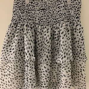 Chelsea kjol - Supersöt kjol från Chelsea i nyskick❤️ Köpt för 400kr. Bara att höra av sig för fler bilder!