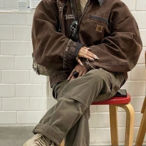 carhartt vintage workerjacket, strl L - (lånade bilder) Sitter snyggt oversized på mig med S. Vintage, beige/brun och snygg patina.  💕