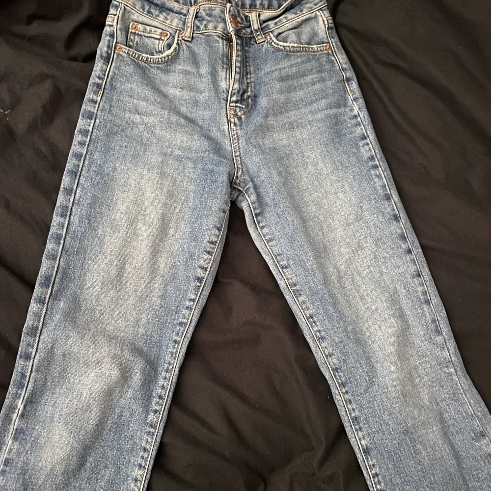 Köpt för ett år sedan från Gina Tricots petite jeanskollektion - storlek 34 - använt tre gånger! :)). Jeans & Byxor.