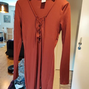 Ny klänning medium  - Ny klänning Gina Tricot utan lapp strl M 