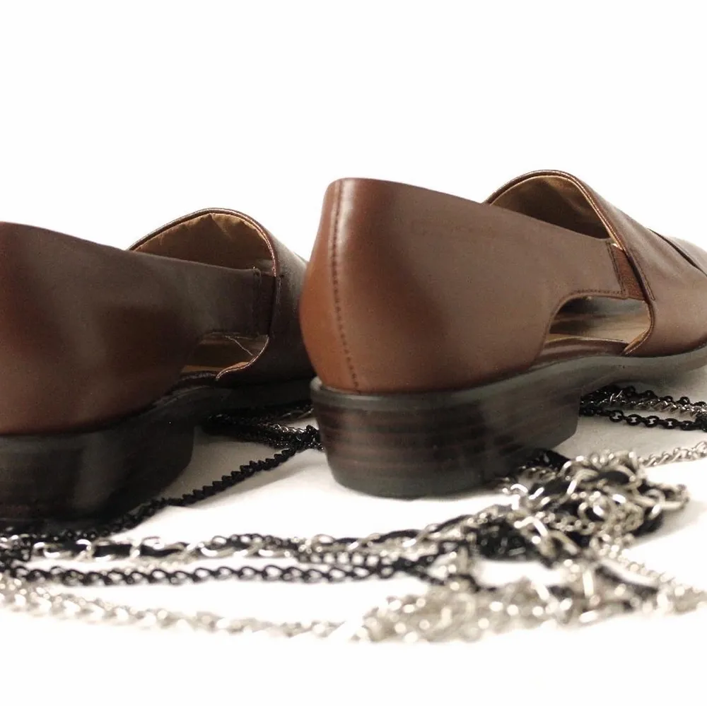 Stilrena läder sandaler i högkvalitet med dämpande innersula från märket Cellini. I mycket gott skick!🌸(Nästan som ny)  Storlek: 36 Pris: 200kr + frakt. Skor.