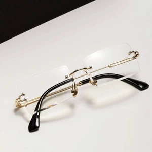 Bågar från shein utan ram - Bågarna köpta från shein, aldrig använda då de inte passar mig. Kommer med fodral och duk, bilderna är från shein :) 