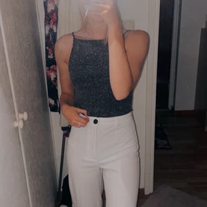 Body - Superfin glittrig body🖤🤍 så fin på fest och på nyår! Frakt ingår alltid i priset 📦