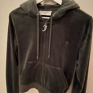 Juicy Couture set - Juicy Couture set knappt använt och fint skick. Köpt för 2300 nyligen på NK