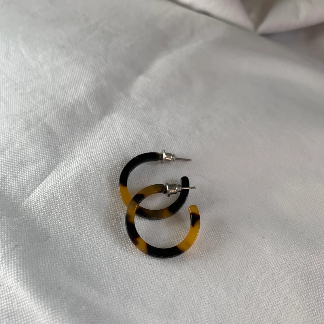 tortoiseshell hoops!