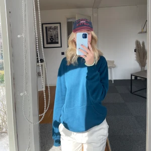 Hoodie från Carlings - Säljer min hoodie från Carlings. Den är super fin till sommaren och sitter super fint. 