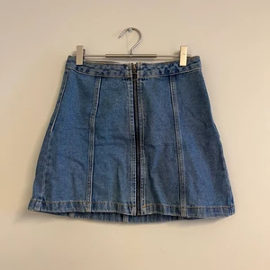 Kjol - Säljer denna kjol från ISTAY💕