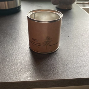 Litet doftljus - Ett beigest doftljus 