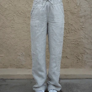 Linnebyxor - Säljer dessa oanvända linnebyxor från A-DSGN. De var försmå för mig. Köparen står för frakten eller mötas i Huddinge centrum.